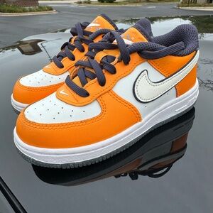 Nike SE low clownfish